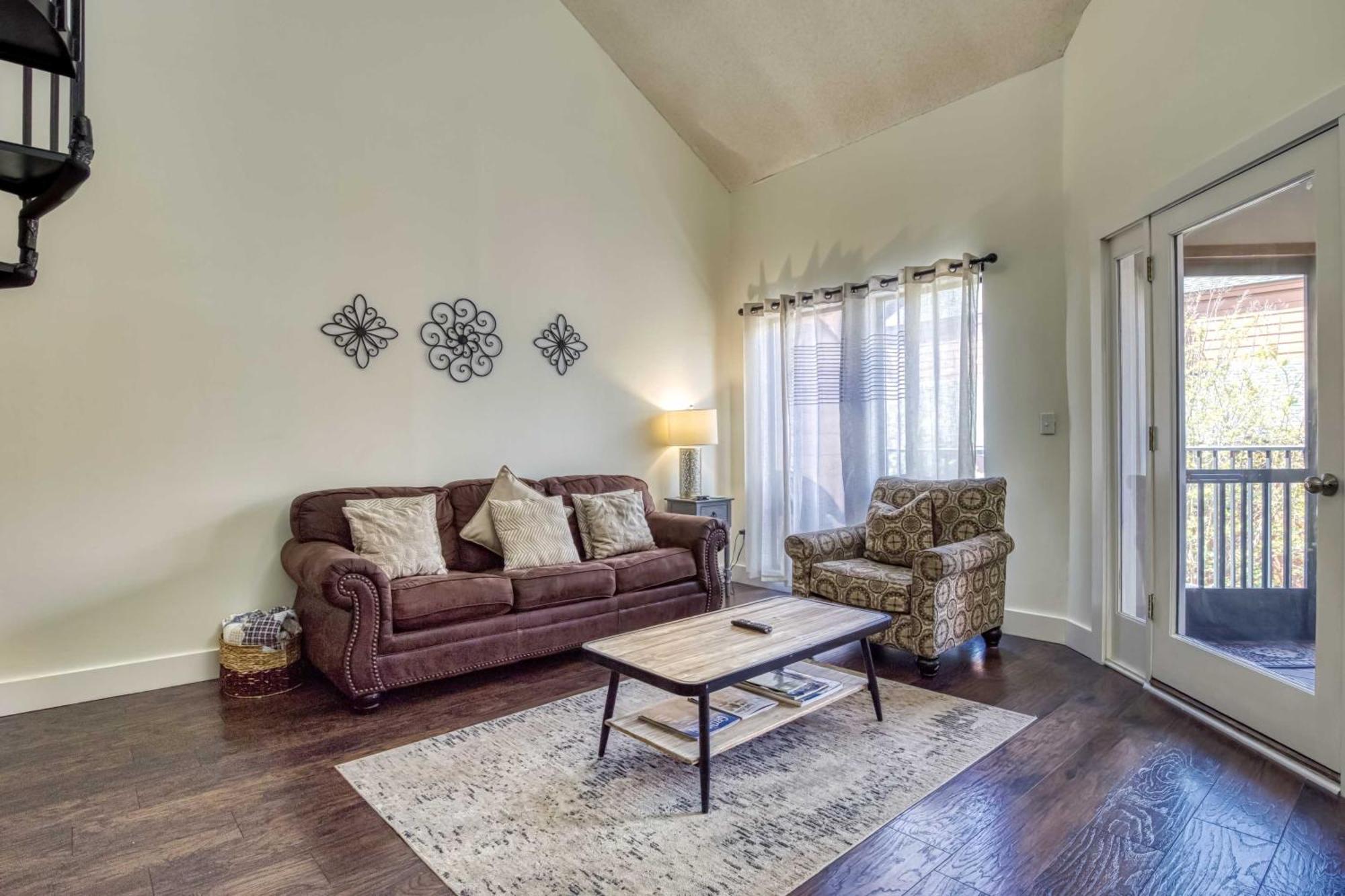 Gatlinburg Mountain Townhome With Pool Access! Exterior photo
