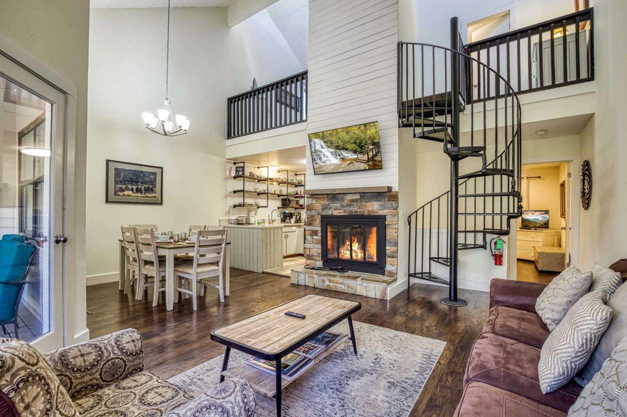 Gatlinburg Mountain Townhome With Pool Access! Exterior photo
