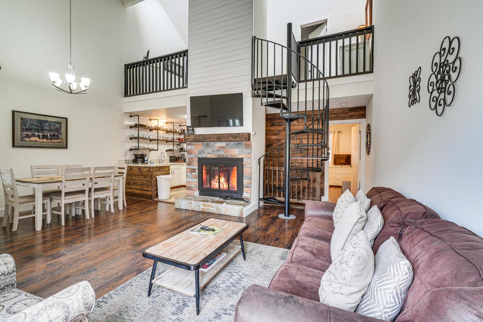 Gatlinburg Mountain Townhome With Pool Access! Exterior photo